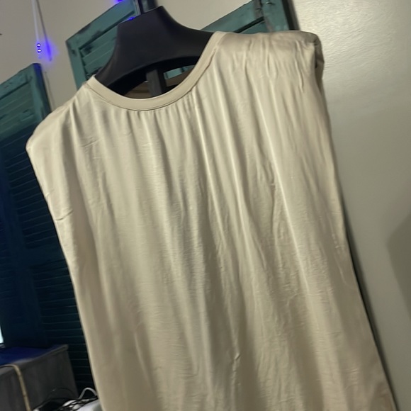 White cap sleeve tank from Natacha! - Picture 2 of 2